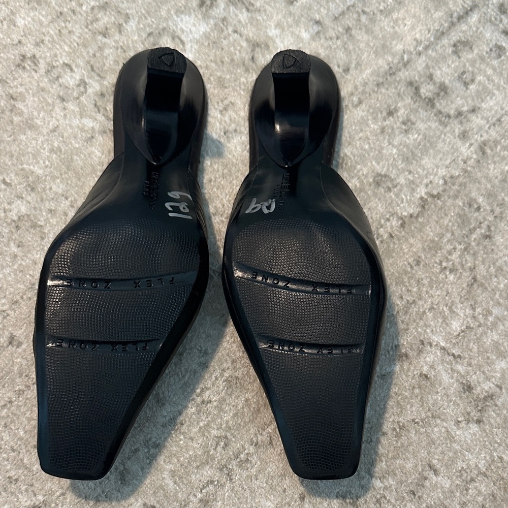 Liz Claiborne Black Leather Tassel Slip-On Mules - Picture 2 of 4